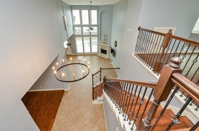 Building Photo - 28722 Maple Red Dr