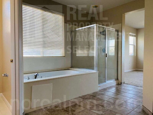 Building Photo - 116 Burgundy Ct