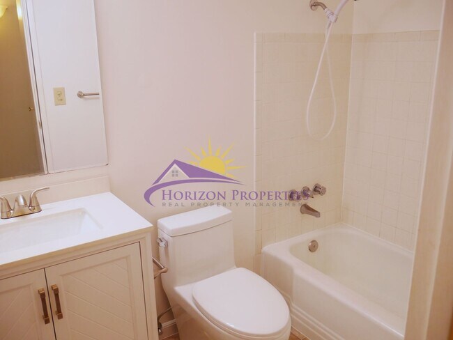 Building Photo - Remodeled 3 Bed 2 Bath 1,215 Sq Ft Citrus Heights Home