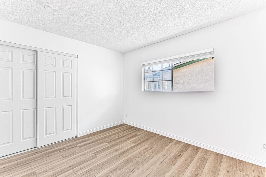 Building Photo - 1070 Loma Ave