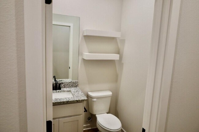 Building Photo - 512 Cosmos St