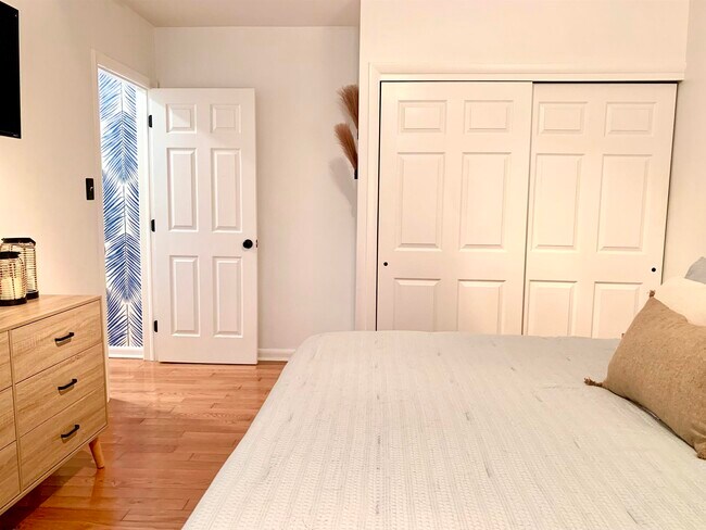 Building Photo - 9706 Ventnor Ave