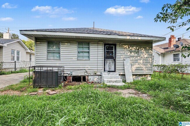 Building Photo - 456 1st St N