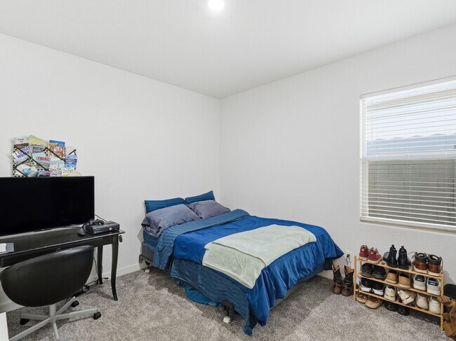 Building Photo - 9712 E Twinkle Ave