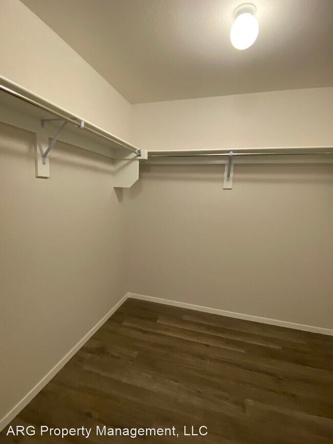 Building Photo - 3 br, 2.5 bath House - 3211 Red Tail Way