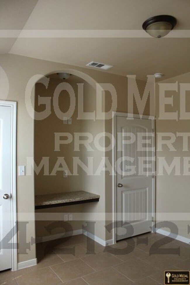 Building Photo - 4505 Cambridge Dr