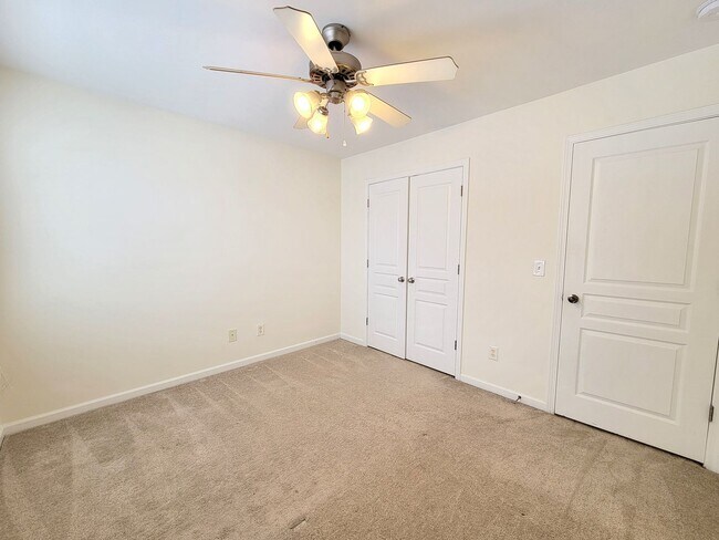 Building Photo - End Unit Townhome in Callonwood, Matthews! Near I-485 ***First month free with a 13-month lease***