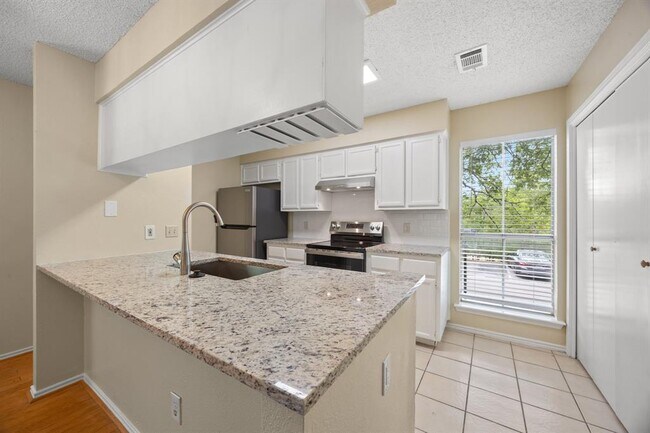 Building Photo - 6715 Old Quarry Ln