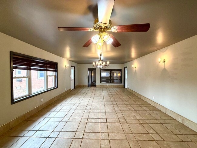 Building Photo - 2811 Thrush Dr