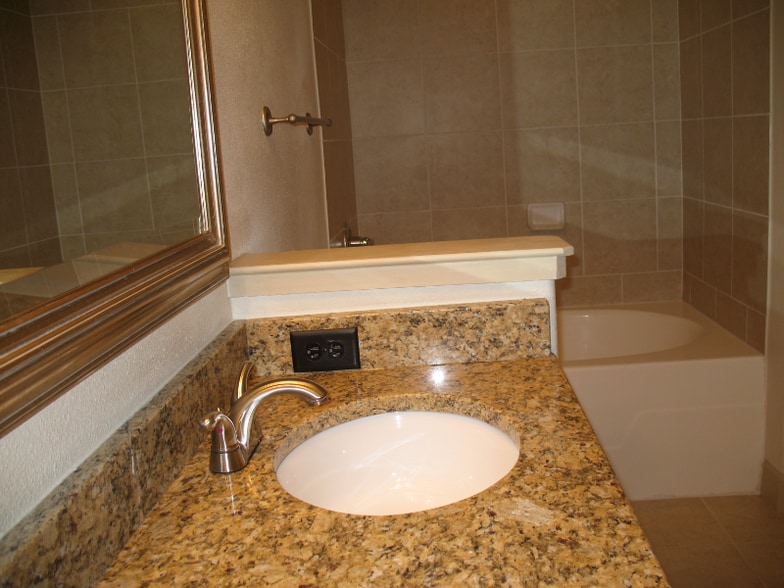 Building Photo - 3345 Stratford Rd NE