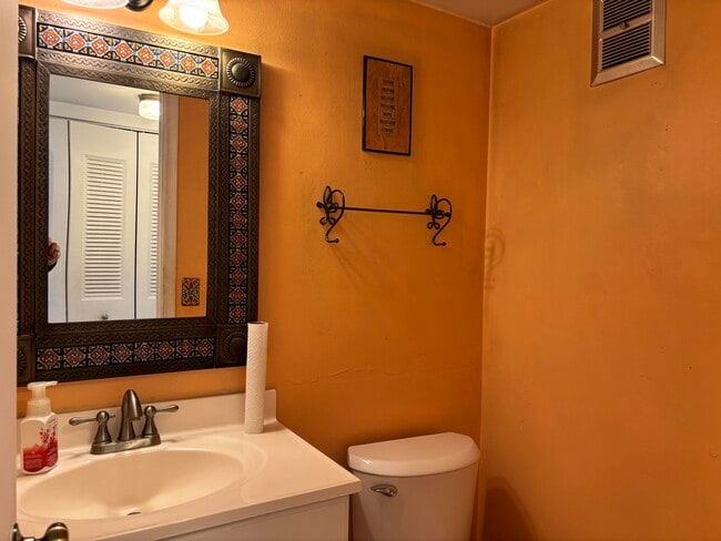 Building Photo - 87 Windsor D