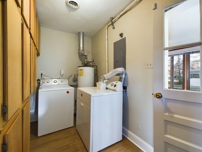 Building Photo - 9506 Overhill Rd