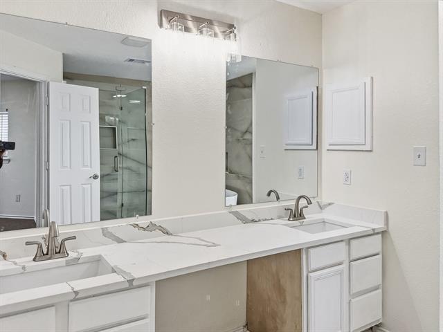 Building Photo - 12214 Peachtree Ln