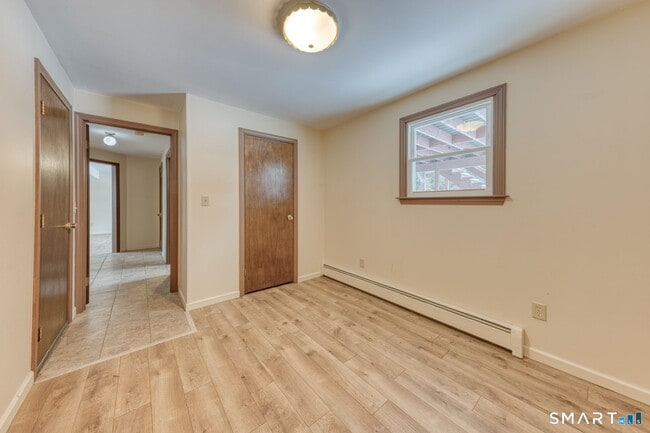 Building Photo - 5 Cutler Ln