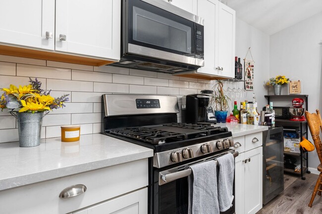 Building Photo - 720 S Velie St