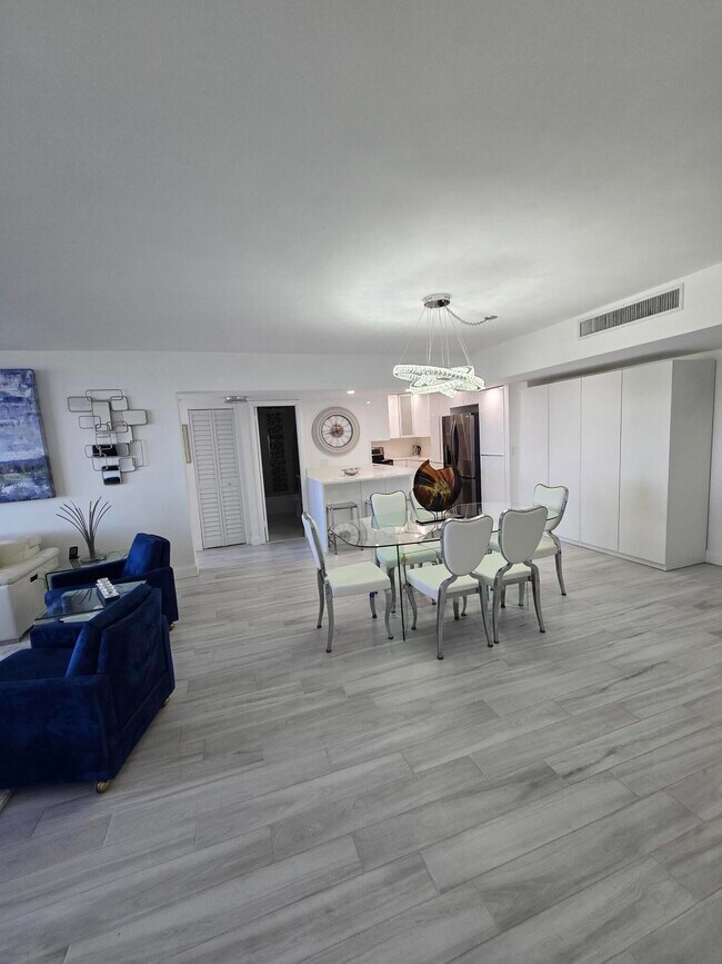 Building Photo - 3450 S Ocean Blvd