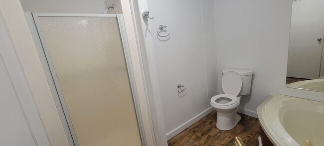 Building Photo - Ready to Move in