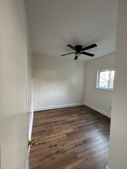 Building Photo - 1202 W Elm St