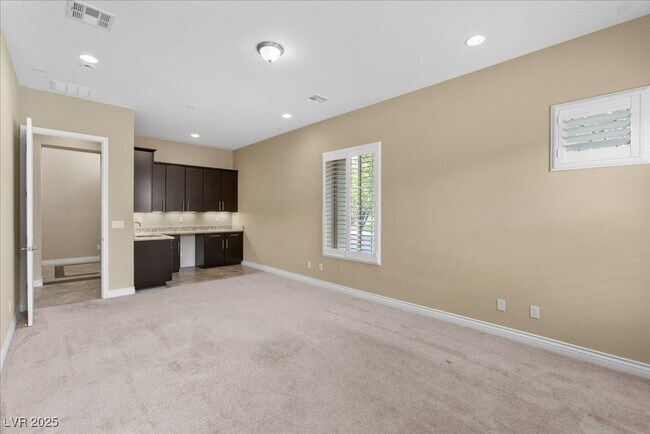 Building Photo - 11 Carolina Cherry Dr