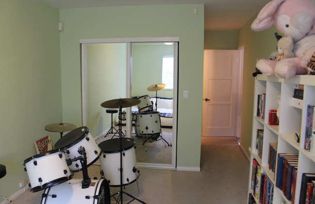 Second bedroom - 3283 Kelton Ave