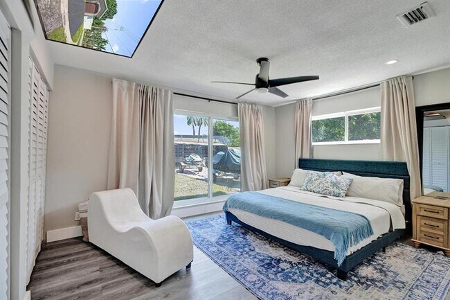 Building Photo - 6411 SW 6th St