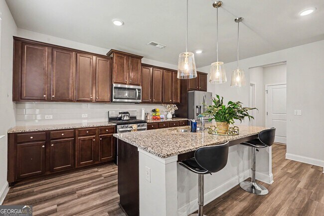 Building Photo - 170 Glen Abbey Cir