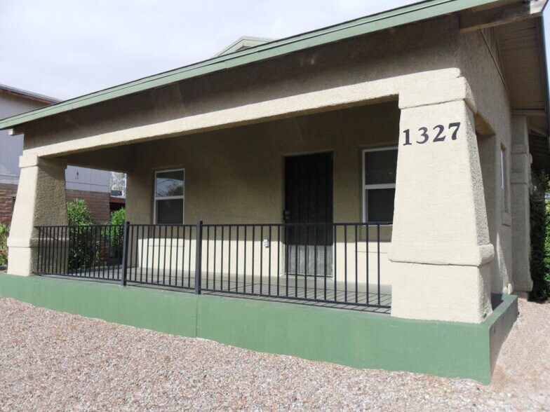 Building Photo - 1327 N Park Ave
