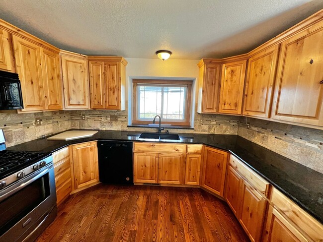 Building Photo - 3 bed, 3 bath Home in Poudre Overlook Neig...