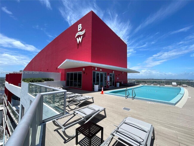 Building Photo - 2600 E Hallandale Beach Blvd