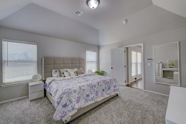 Building Photo - Beautiful Fully Furnished Home in Broken Arrow!