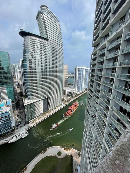 Building Photo - 475 Brickell Ave