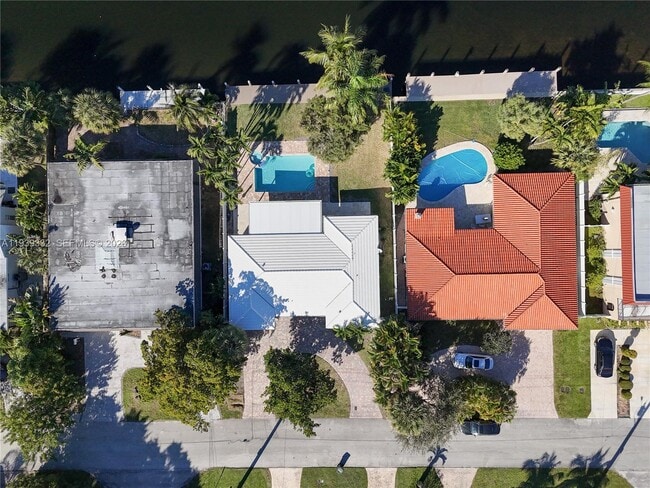 Building Photo - 2031 NE 14th Ct