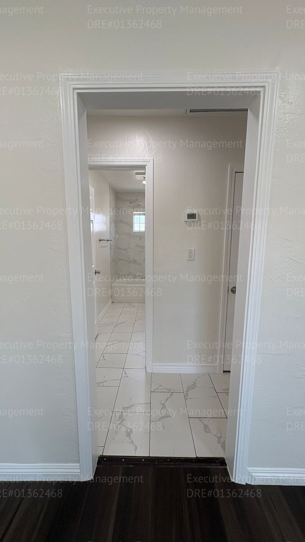Building Photo - 2 bedroom 1 bathroom house located in the 93307 zipcode near E Brundage Ln/ Madison St