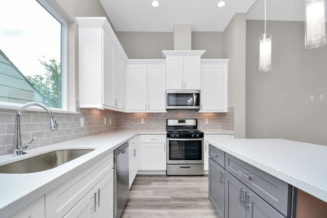 Building Photo - 2903 Sherwood Grn Ln