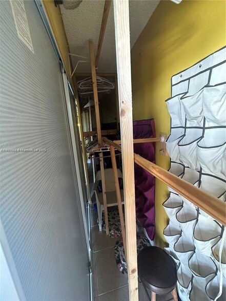 Building Photo - 720 Collins Ave