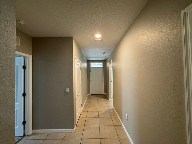 Building Photo - Beautiful 4 BR / 2 BA Home in Winter Haven!