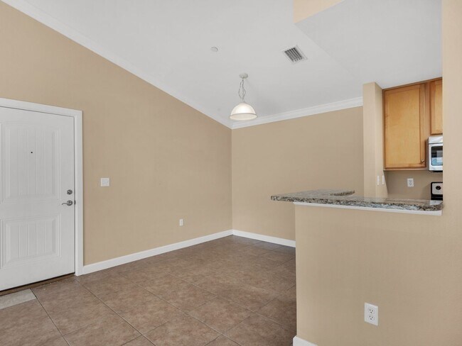 Building Photo - The Residences at Cypress Preserve Beautiful 1B/1B Apartment in FWB in Pristine Nature Setting!