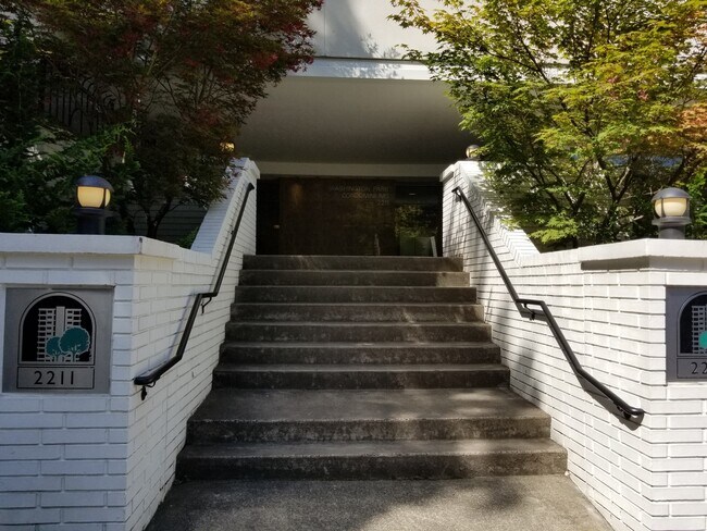 Building Photo - PARK PLACE 2 BEDROOM, 2 BATH CONDO - 1137 SQ. FT!