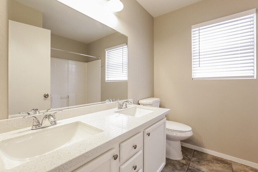 Building Photo - 1025 Blue Lantern Dr
