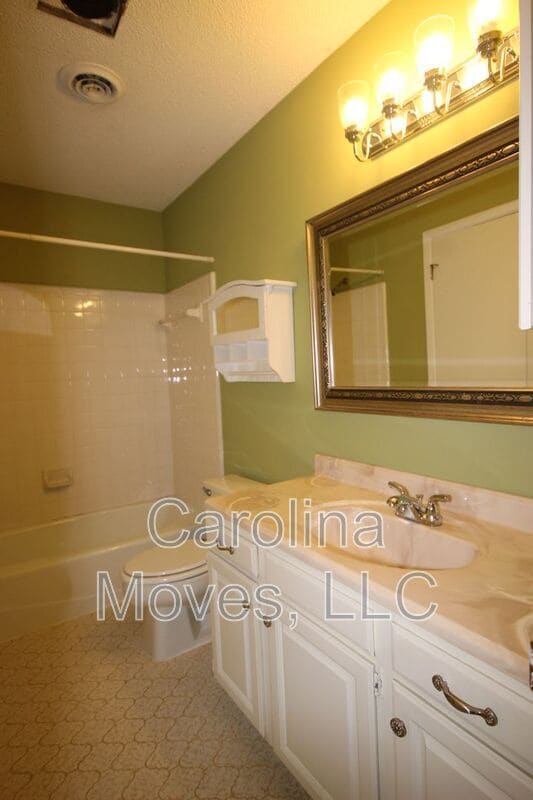 Building Photo - 324 Skylark Cir