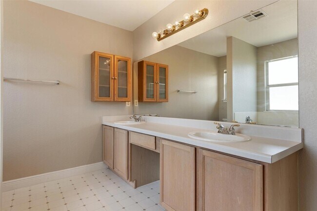 Building Photo - 1809 Vanderhill Cove
