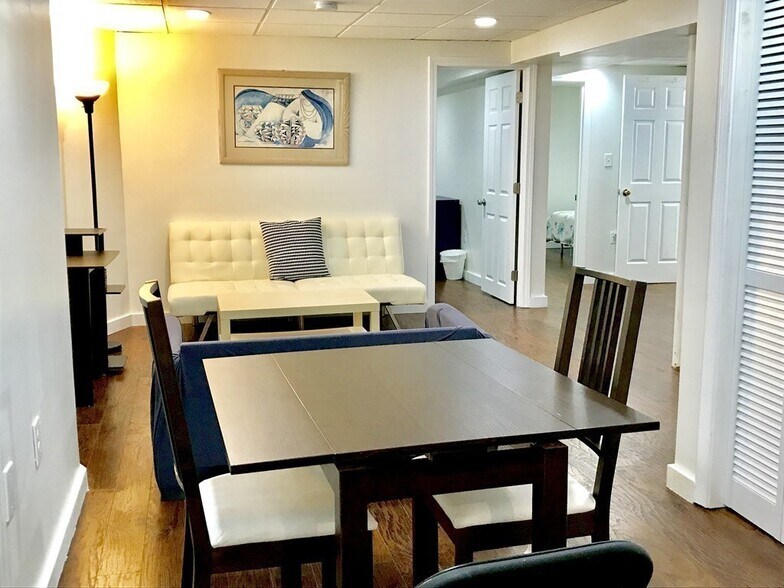 Building Photo - 7 Sunset St