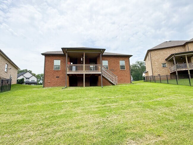 Building Photo - 1727 Oak Frst Dr