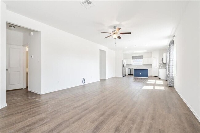 Building Photo - 105 Wind Flower Ln