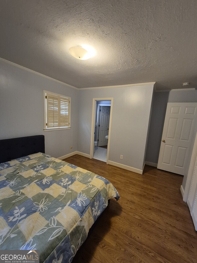 Building Photo - 930 Hill Pl