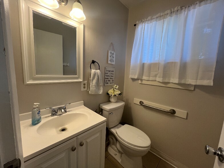 Building Photo - 7327 Sovereign Ct