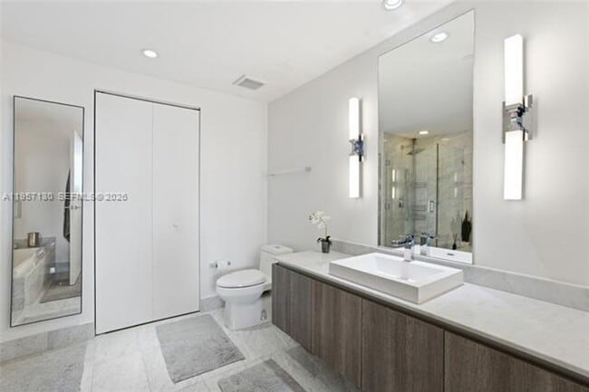 Building Photo - 801 S Miami Ave