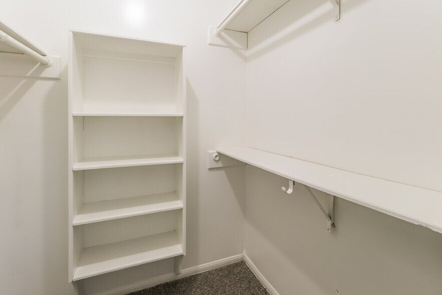 Building Photo - 4714 Glendower Dr