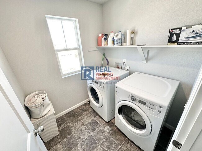 Building Photo - 27086 E Bayaud Ave