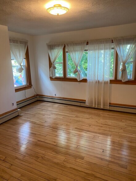 Building Photo - 114 Thorndike St